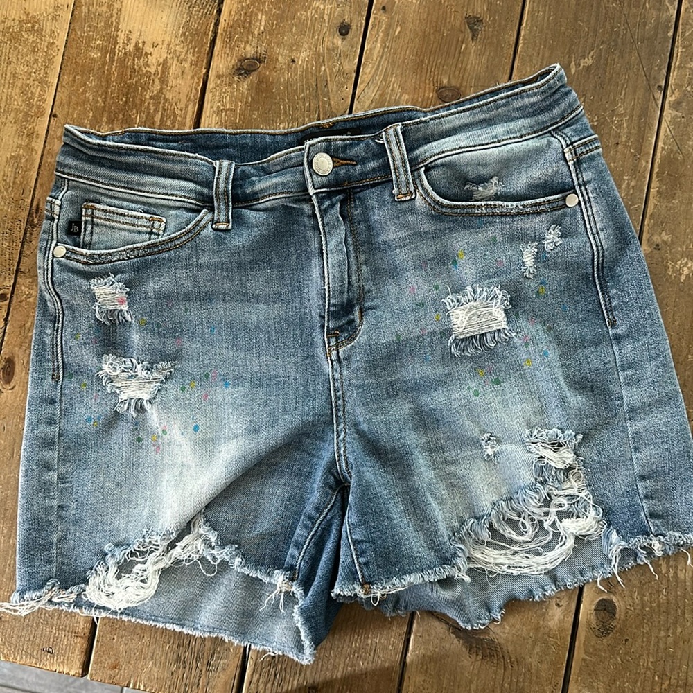 Judy Blue Large (will fit XL) paint splattered denim shorts 3” inseam.